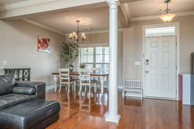 Foyer / Dining Room / Hardwood Flooring