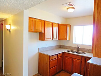 2159 Enfield Cir unit C, Las Vegas, NV 89156 - photo 2