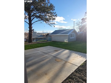 203 4th St, Moro, OR 97039 - photo 7