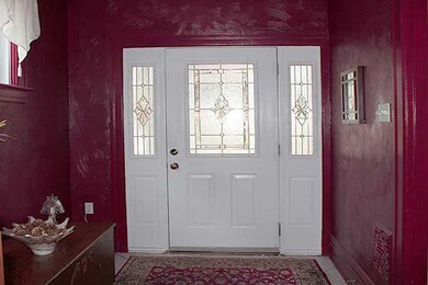 Entry/Foyer.