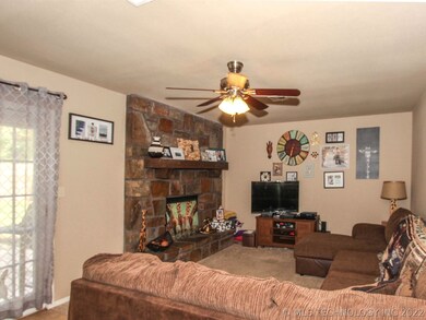 Excellent condition, 3/2/2, large yard with full p