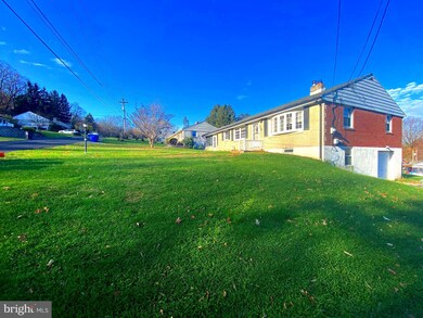 750 Locust St, Mount Wolf, PA 17347 - photo 2