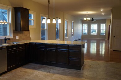 427 Colfax Ave, Scranton, PA 18510 - photo 5