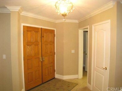 Upgraded baseboards, crown moulding and 18
