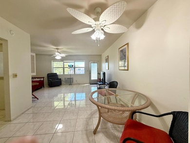 62 Norwich C, West Palm Beach, FL 33417 - photo 4