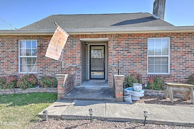 610 Hiwassee Hill Dr, Johnson City, TN 37601 - photo 2