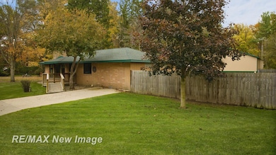 1534 E Gay Ln, Midland, MI 48640 - photo 3