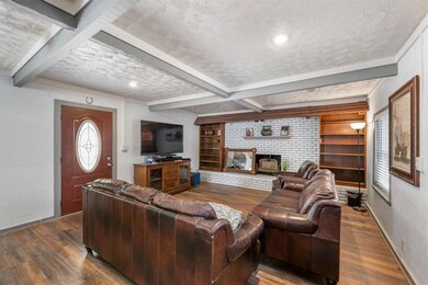 871 E Aquarius Ct, Granbury, TX 76049 - photo 6