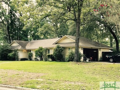 Gorgeous open concept home with spacious 2 car aut