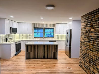 27996 W Roberts Rd, Lake Barrington, IL 60010 - photo 2