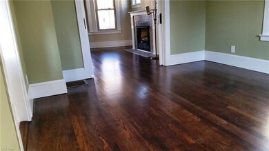 LR space flows into large DR space, beautiful hardwood!