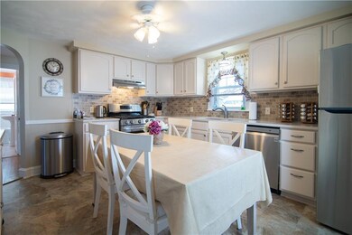 70 Stearns St, Pawtucket, RI 02861 - photo 4