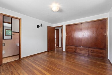 10-web-or-mls-Inside-Spokane-Main-10