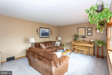 1051 Wayfield Dr, Norristown, PA 19403 - photo 4