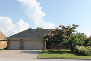 816 E Roubidoux St, Nixa, MO 65714 - photo 3