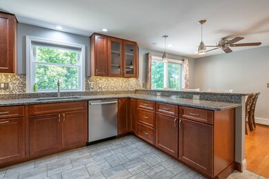 10 Berwick St, Nashua, NH 03063 - photo 6