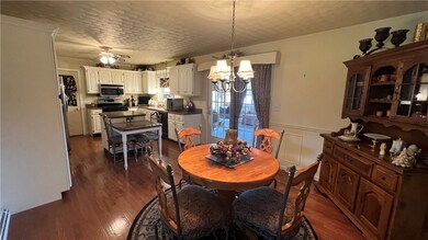 Eat-in Kitchen