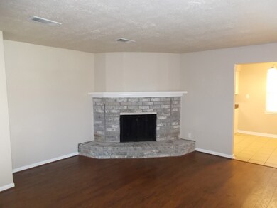 4427 Saffron Ln, Friendswood, TX 77546 - photo 2