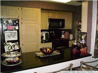 Chestnut Hill at Essex Park unit 4A, Staten Island, NY 10314 - photo 2