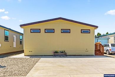 1025 S 6th St, Harrisburg, OR 97446 - photo 2