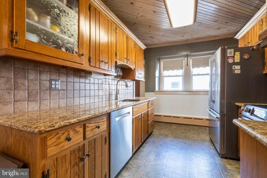 1221 Stirling St, Coatesville, PA 19320 - photo 6