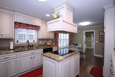 626 S Forest Dr, Jesup, GA 31545 - photo 6