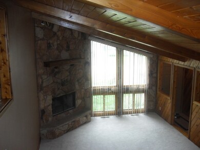 unlisted-address, Carpentersville, IL 60110 - photo 3