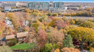 2 Shelburne Rd, Yonkers, NY 10710 - photo 5