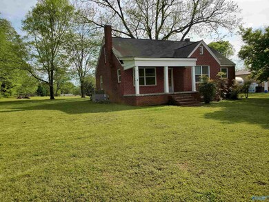 423 W Laurel St, Scottsboro, AL 35768 - photo 2