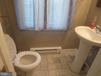 203 W 5th Ave Front Apt #2, Ranson, WV 25438 - photo 7