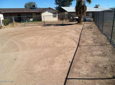 87THDR-HUGE BACKYARD