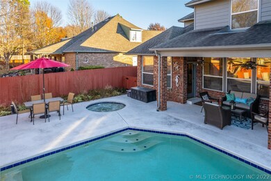 Heating can be chosen to pool & hot tub or just th