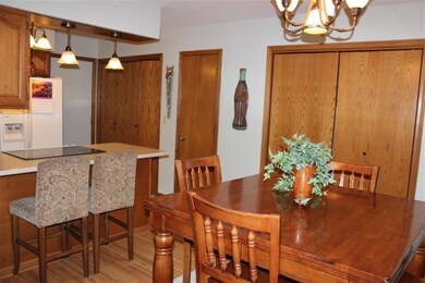 1626 Apache Dr NE, Solon, IA 52333 - photo 5