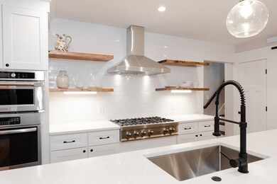 54 Canterbury St unit B, Hingham, MA 02043 - photo 3