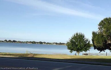 831 Lake Dr E, Lake Placid, FL 33852 - photo 2