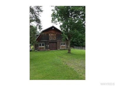 Stable/Barn 6 stall horse barn