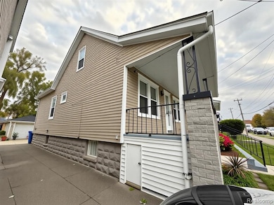 3874 Comstock St, HamtraMcK, MI 48212 - photo 3