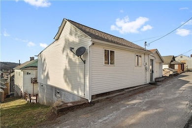 733 Peach Aly, Glassport, PA 15045 - photo 4