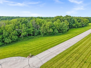 Winding River Road, Three Creeks Townshi