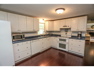 35 Gordon Dr, Londonderry, NH 03053 - photo 2