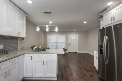 17300 Appletree Dr, Hazel Crest, IL 60429 - photo 2