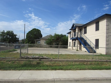 1420 Juarez Ave unit 2, Laredo, TX 78040 - photo 3