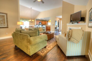 1025 Mill Creek Loop-large-005-20-Living