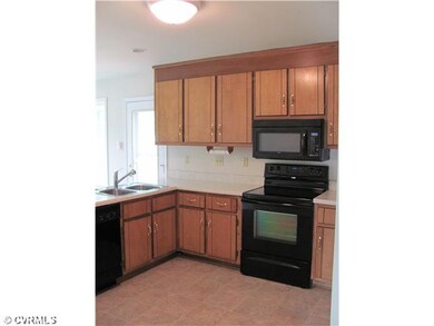 Cafeteria/Kitchen - Nice Eat-in Kitchen