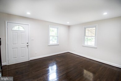 6000 Ravenswood Rd, Riverdale, MD 20737 - photo 5