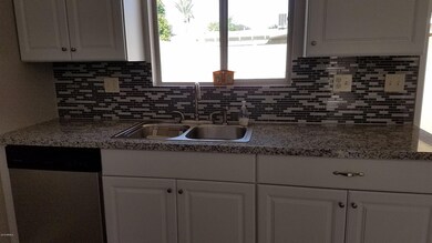 Kitchen glass backsplash