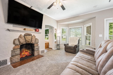 211 E Wheeler St, Three Rivers, MI 49093 - photo 4