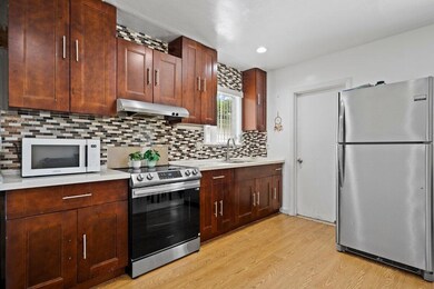 313 SW 7th St, Hallandale Beach, FL 33009 - photo 4