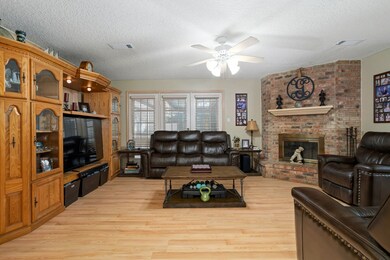 301 Greenbriar Dr, Magnolia, TX 77355 - photo 4