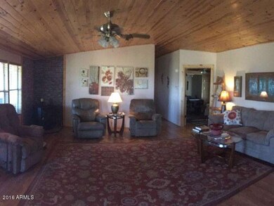 004_Living Room